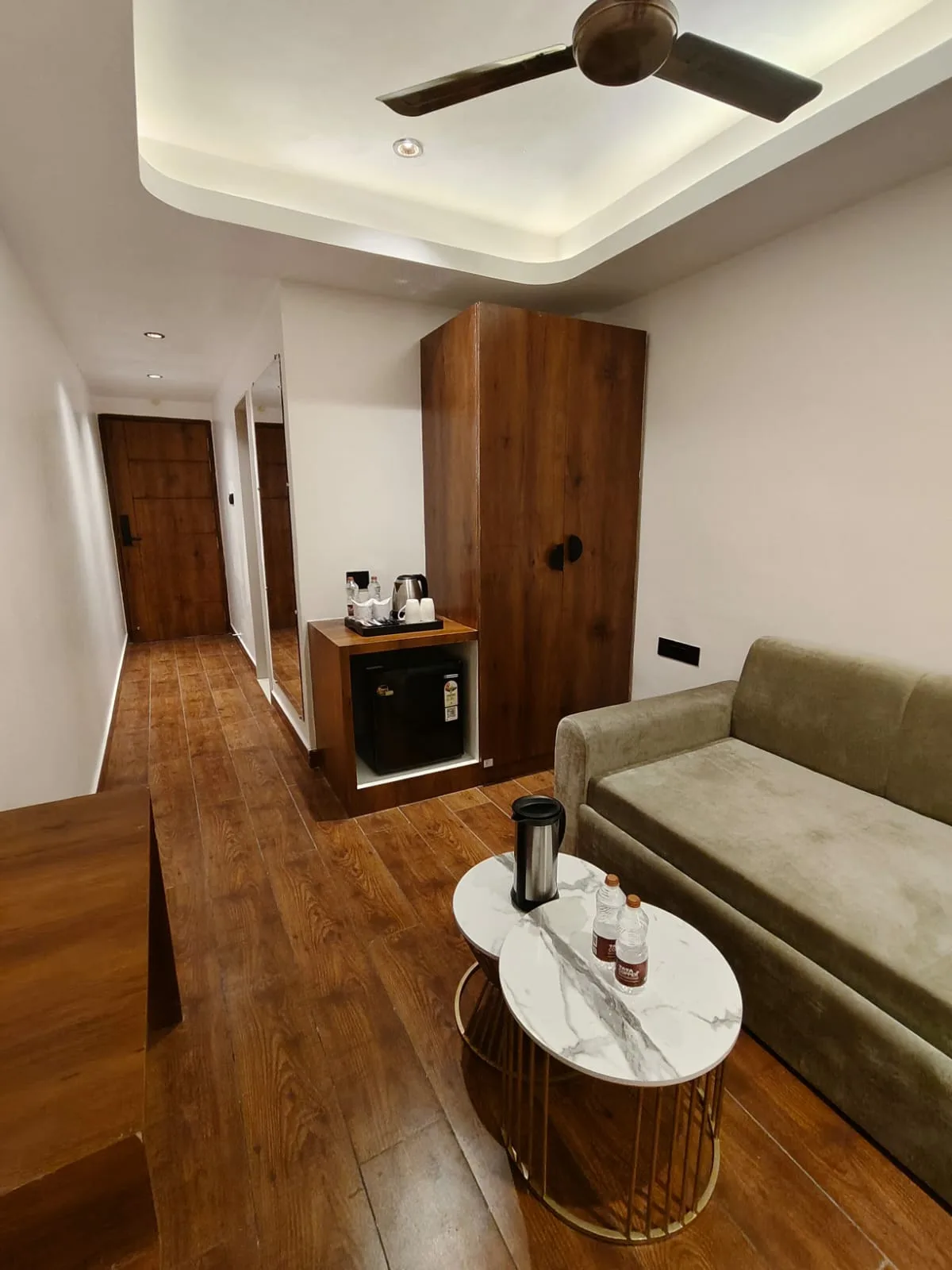 Luxury Family Room with Balcony - Wardrobe